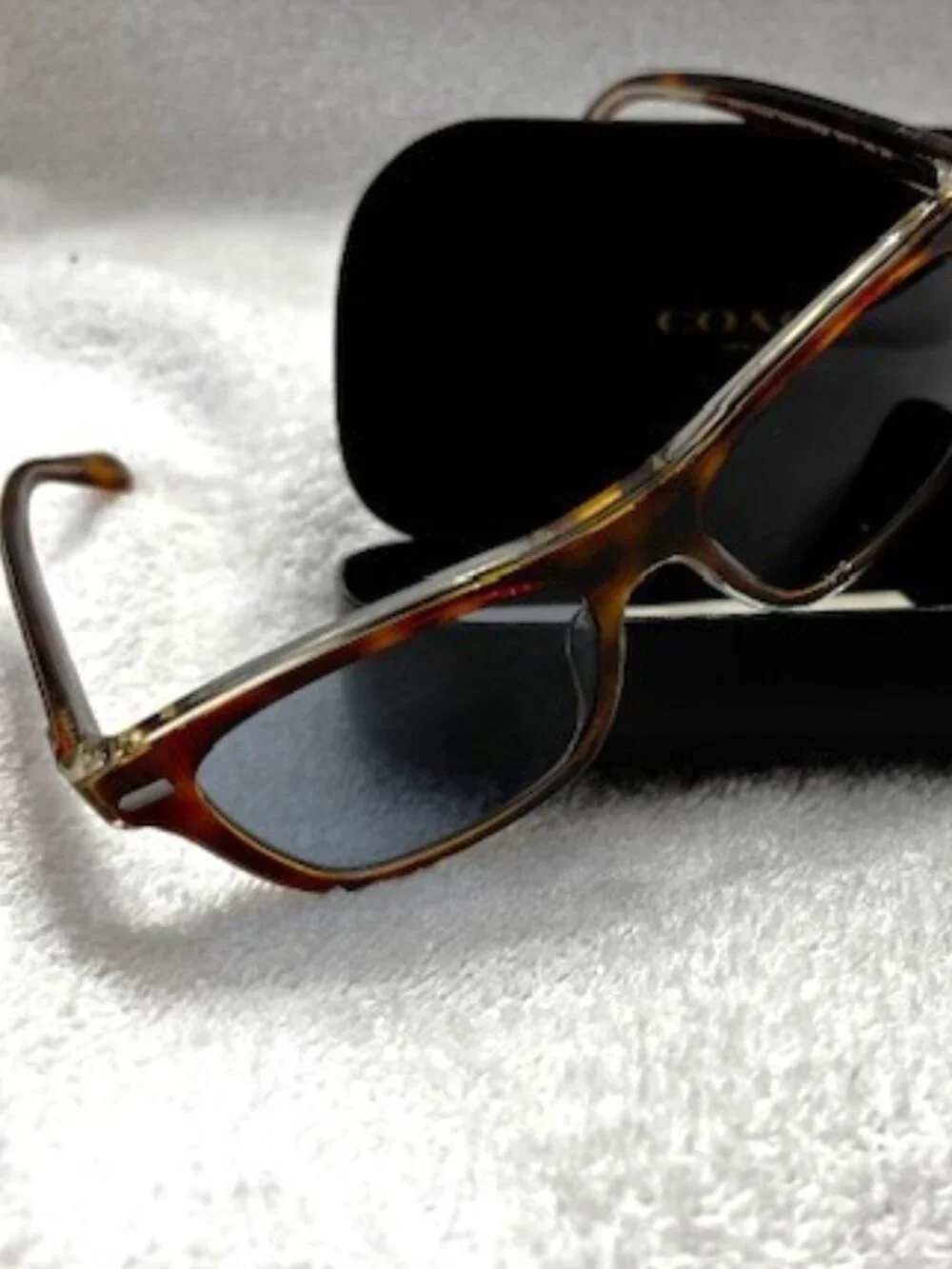 Coach tortoiseshell sunglasses with black logo case NWOT - Picture 3 of 9